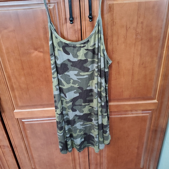 Zenana V Neck Camo Cami - Picture 3 of 3